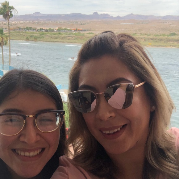 Meet your Posher, Karla - Picture 2 of 2